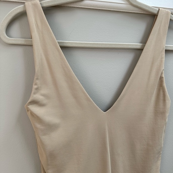 Babaton Contour V-Neck Bodysuit - Picture 5 of 9